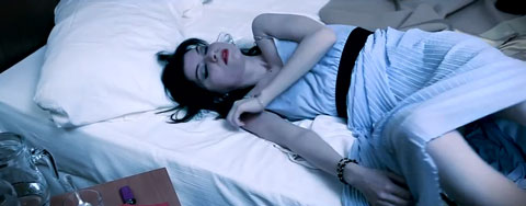 brucia-videoclip-carolina-da-siena