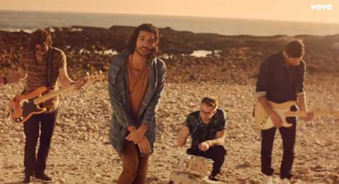 Let-Your-Hair-Down-videoclip-magic