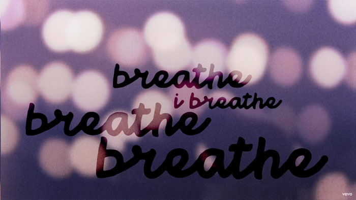 clicca qui per vedere il lyric video di breathe