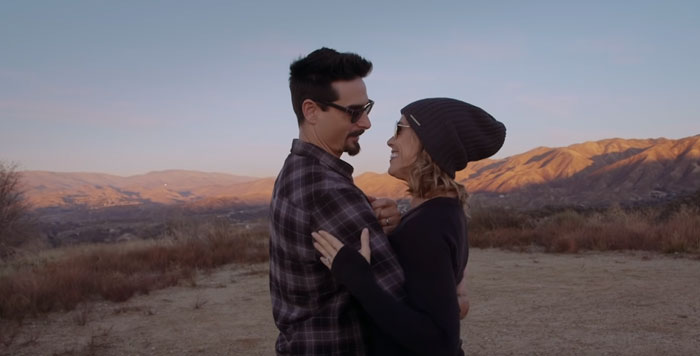 guarda il video di no place