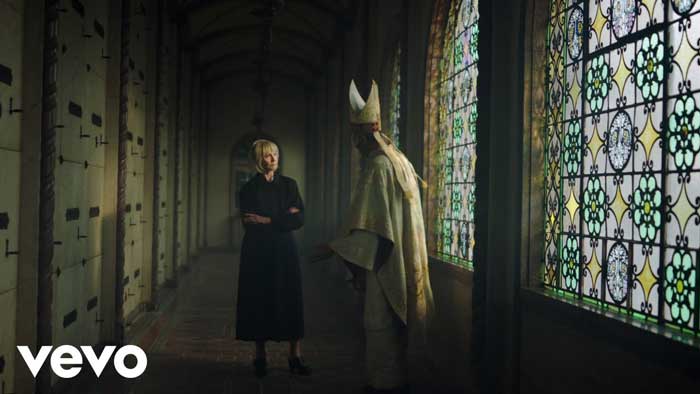 frame video Kiss The Go-Goat