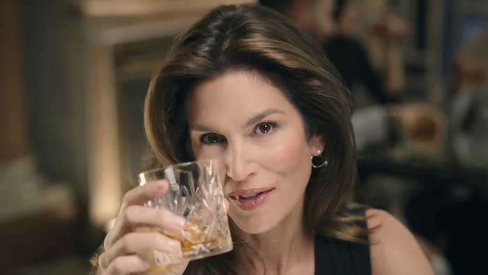 pubblicità san benedetto 2020 con Cindy Crawford