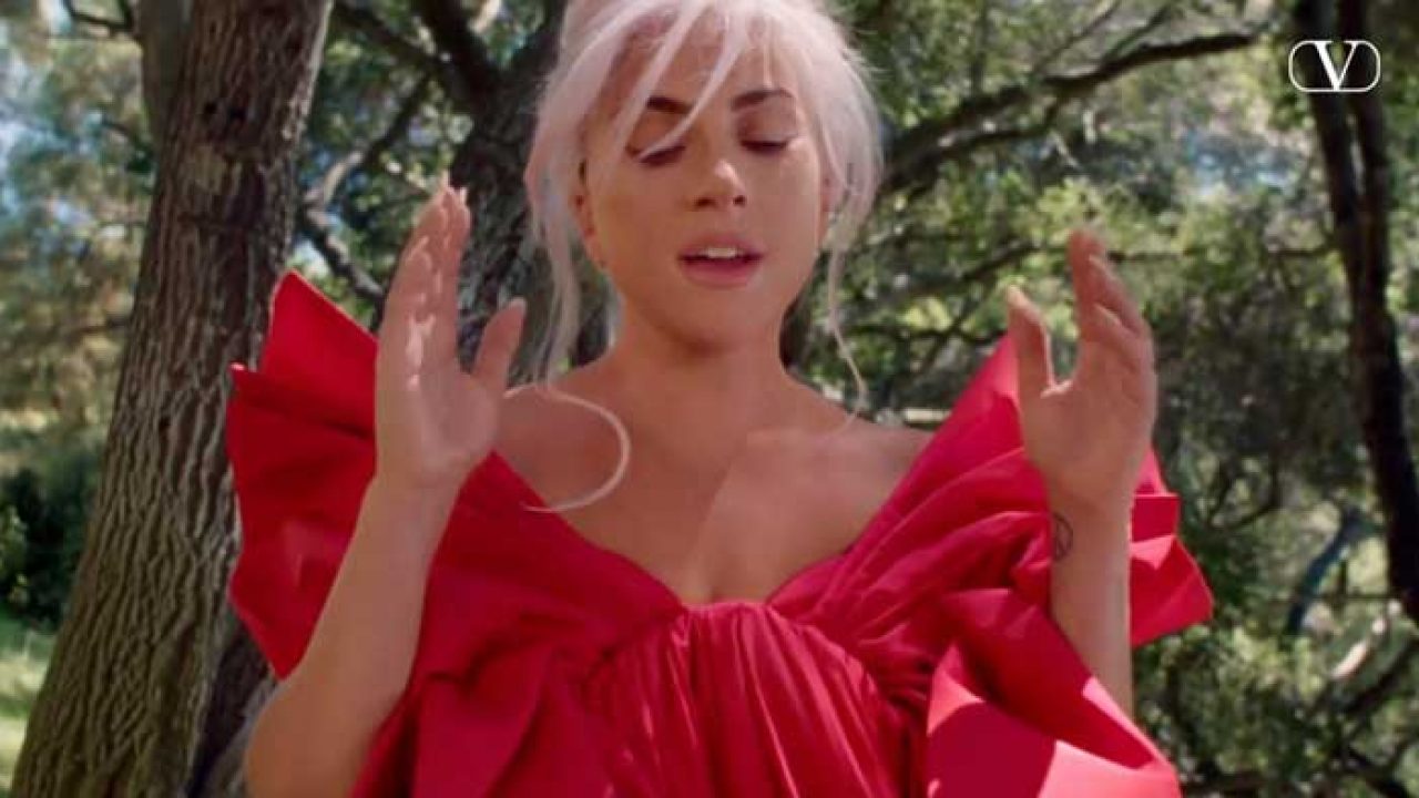 Pubblicità del profumo Valentino Voce Viva: il video e la canzone dello  spot con Lady Gaga - Nuove Canzoni