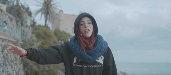 frame del video della canzone 13