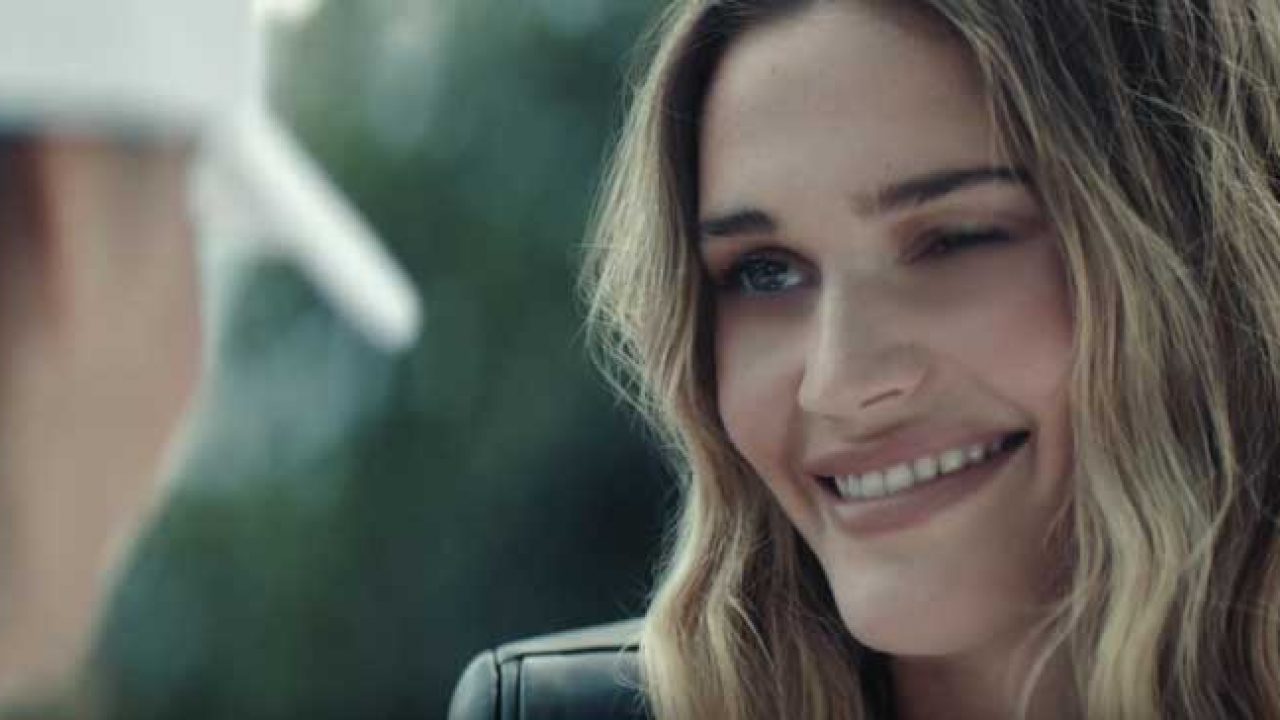 La pubblicità del nuovo profumo donna Trussardi Eau de Parfum: chi è la  protagonista? Dov'è stato girato lo spot on air da maggio 2021? - Nuove  Canzoni