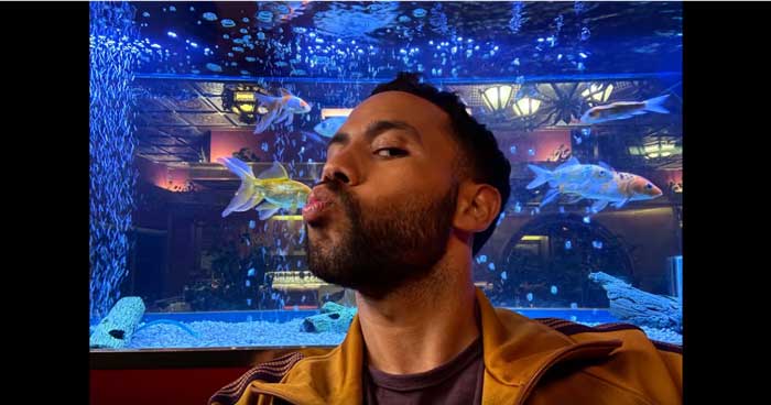 pubblicità iphone 12 pro al buio