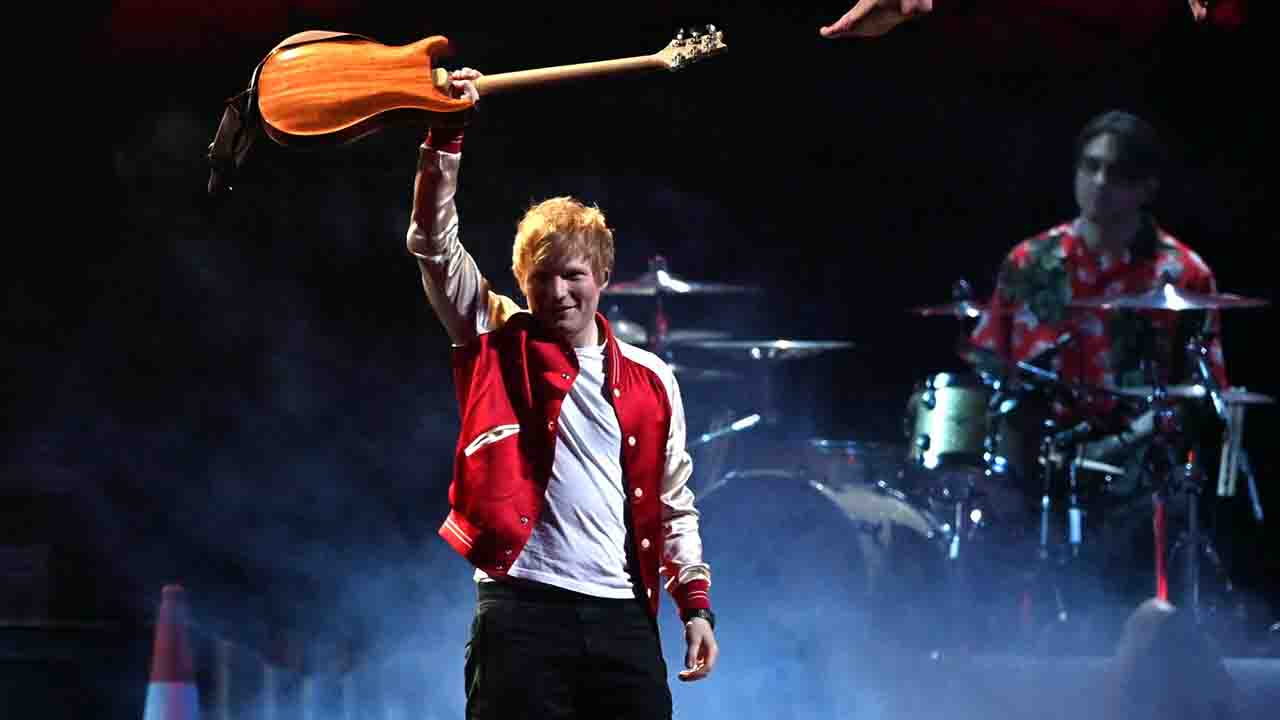 Ed Sheeran sul palco del suo ultimo tour mondiale