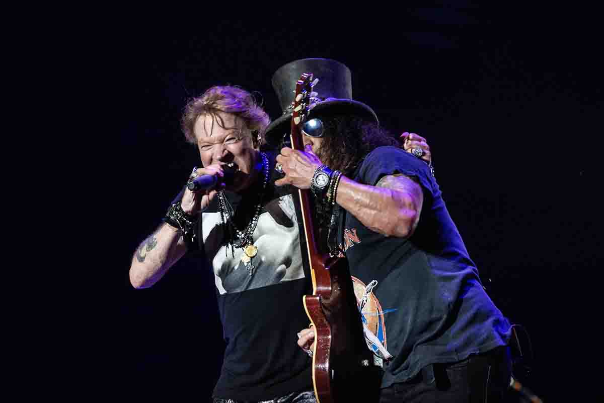 AXL, a sinistra, e Slash, le due anime dei Guns and Roses